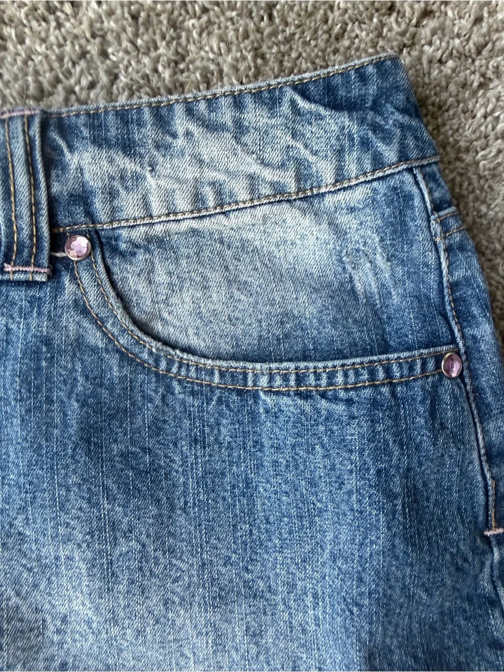 Jessica Simpson Washed Blue Denim Mini Skirt with Frayed Hem - Picture 4 of 6